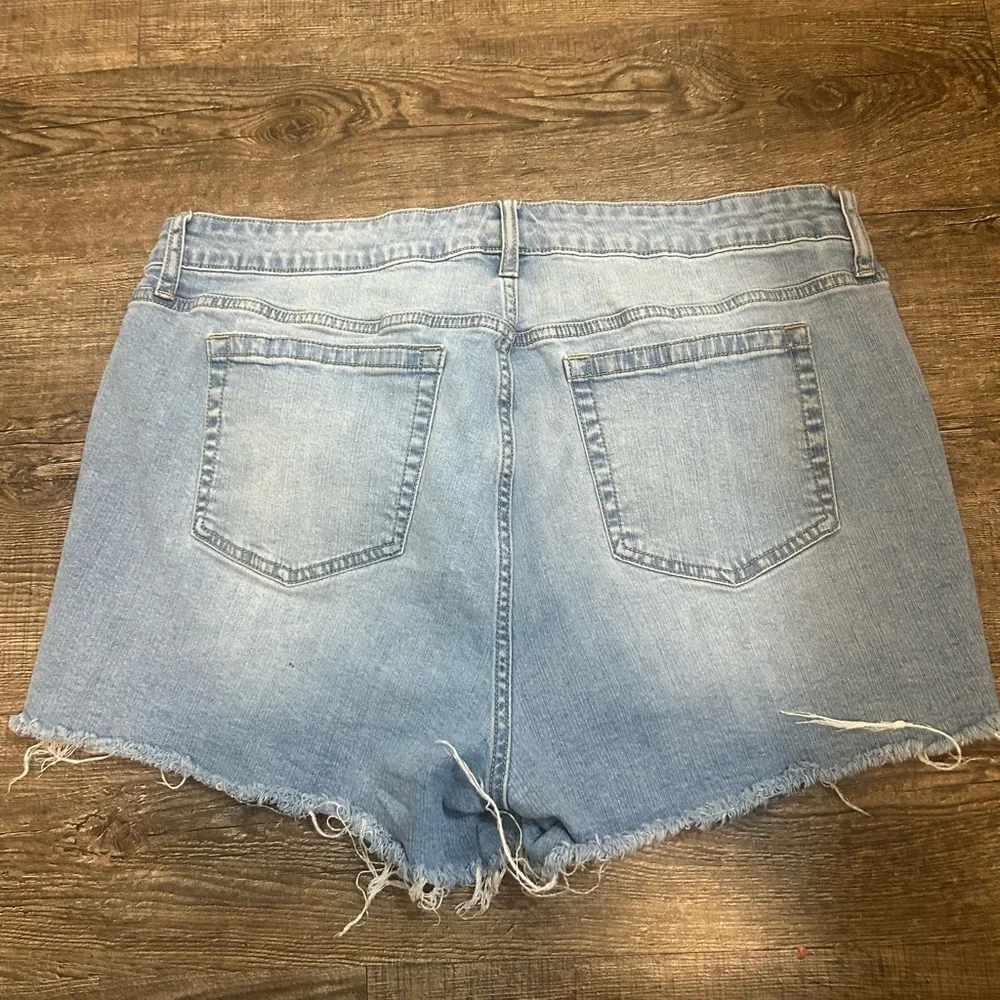 Torrid Women's Light Blue Jean Shorts - Picture 6 of 8